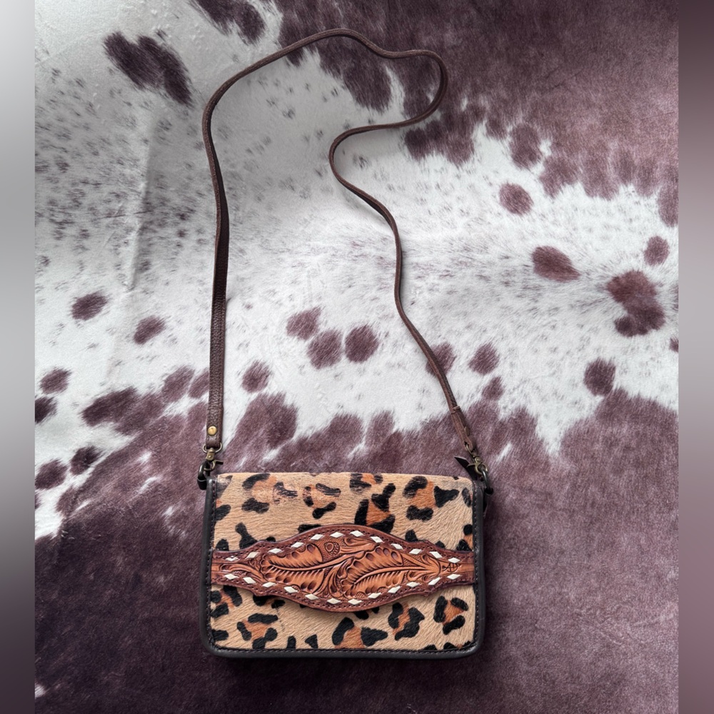 American Darling clutch/crossbody wallet.